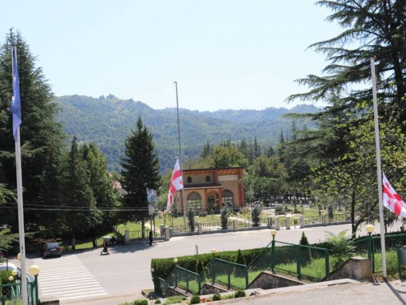 გლოვის დღესთან დაკავშირებით სახელმწიფო დროშები დაშვებულია ცაგერის მუნიციპალიტეტში